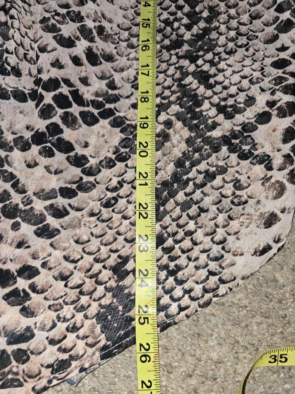 Show Me Your Mumu Beige Snake Print V-Neck Women's Top Size Large - Picture 7 of 7